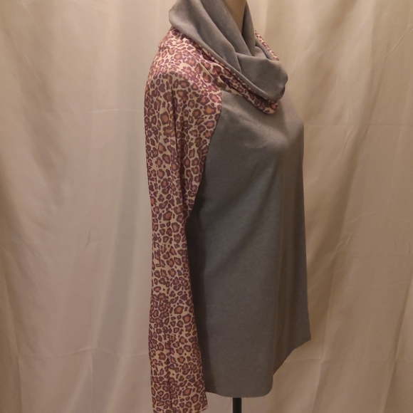 Leopard print cowl,neck sweatshirt - Picture 9 of 10
